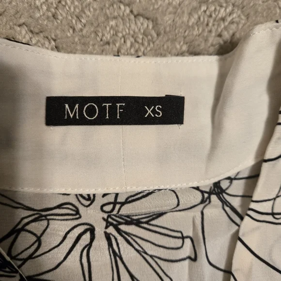 MOTF Floral Silk Top - Picture 8 of 8